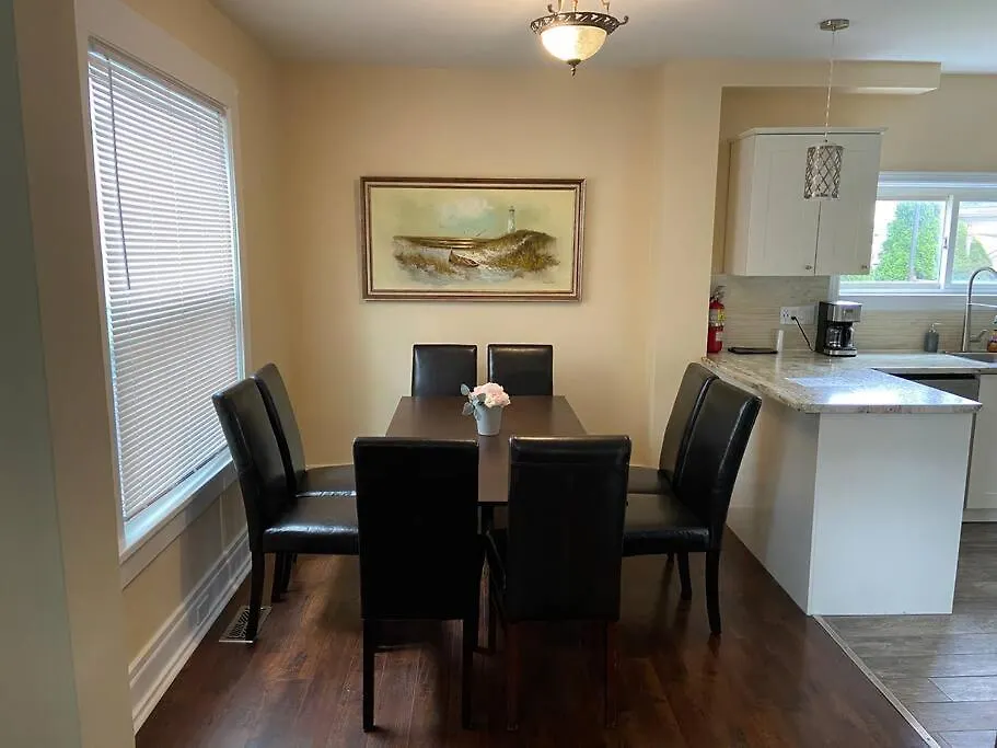 Falls Family House 5 Min Walk To Casino Falls All Attractions!! Niagara Falls Canada